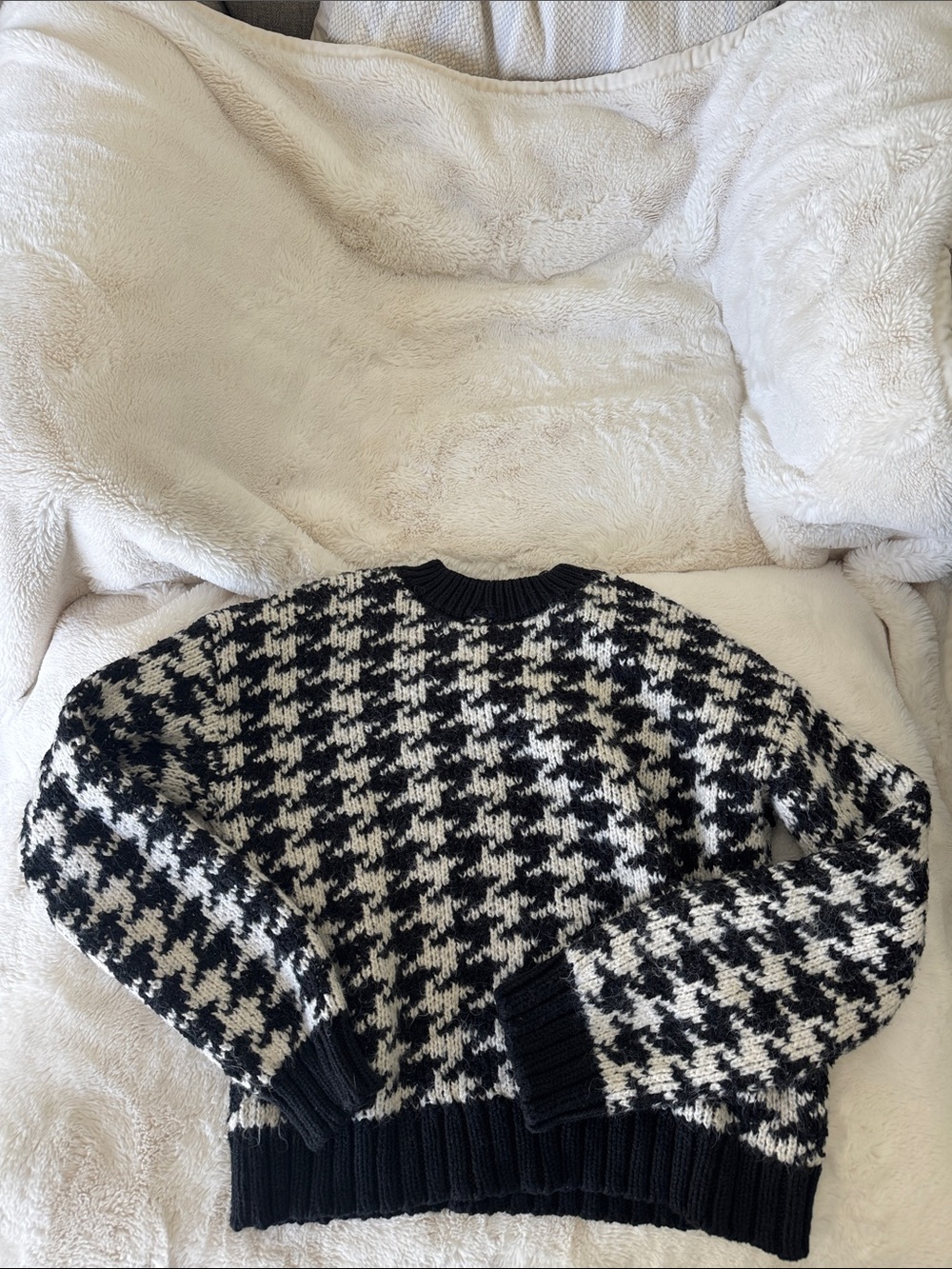 Zara Black & White Houndstooth Crewneck Sweater